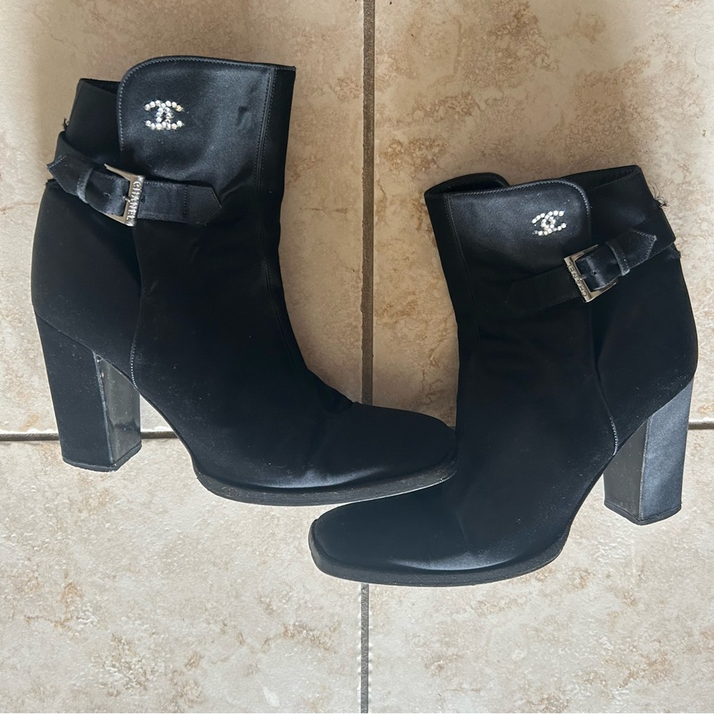 Authentic Chanel Chic Black Ankle Boots buckle rhinestone crystal cc logo 39